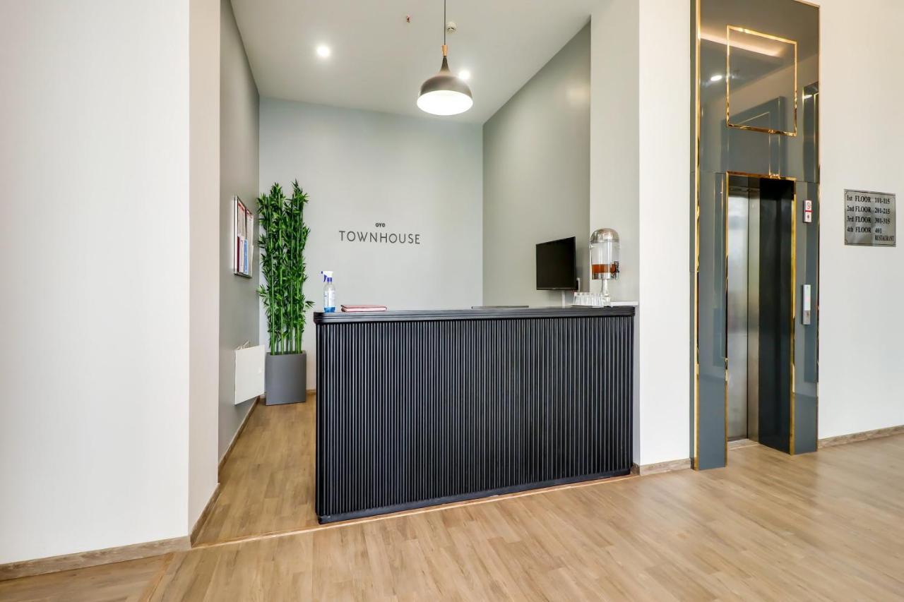 Super Townhouse Jashn Hotell Chinhat Exteriör bild