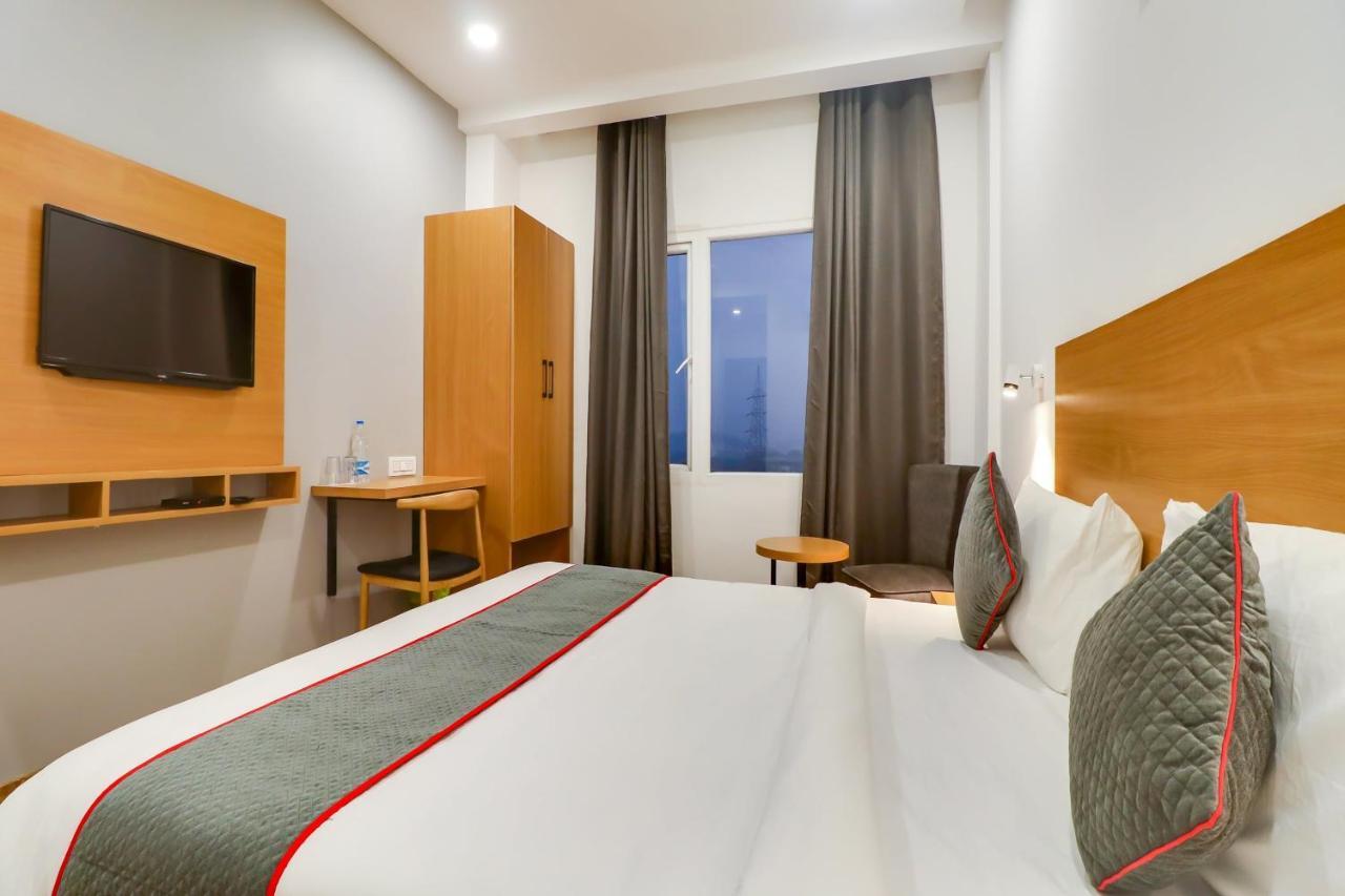Super Townhouse Jashn Hotell Chinhat Exteriör bild