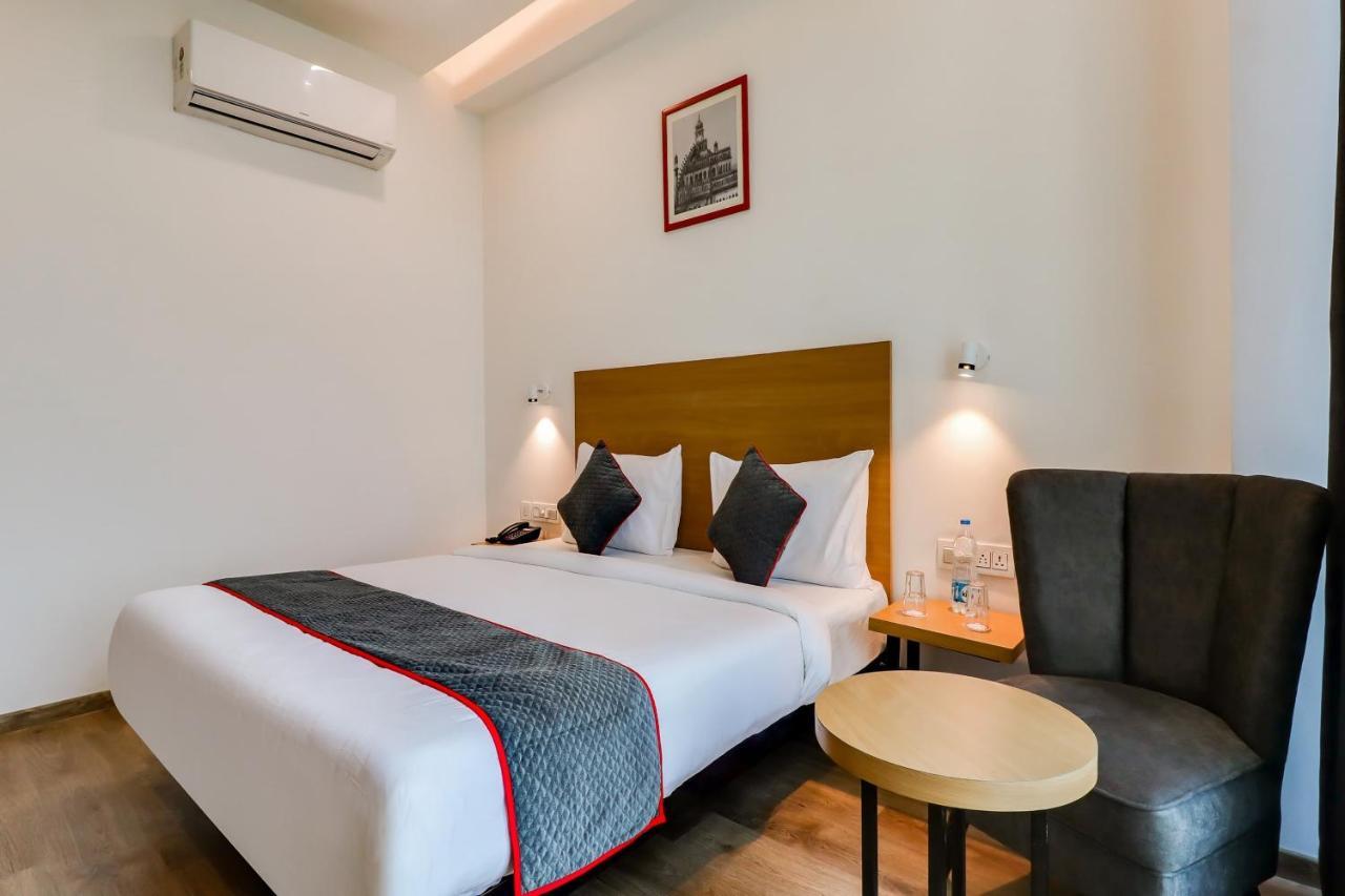Super Townhouse Jashn Hotell Chinhat Exteriör bild