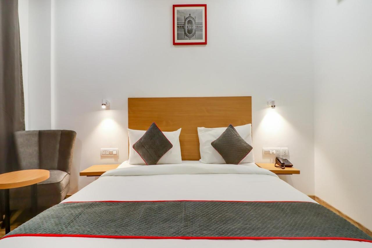 Super Townhouse Jashn Hotell Chinhat Exteriör bild