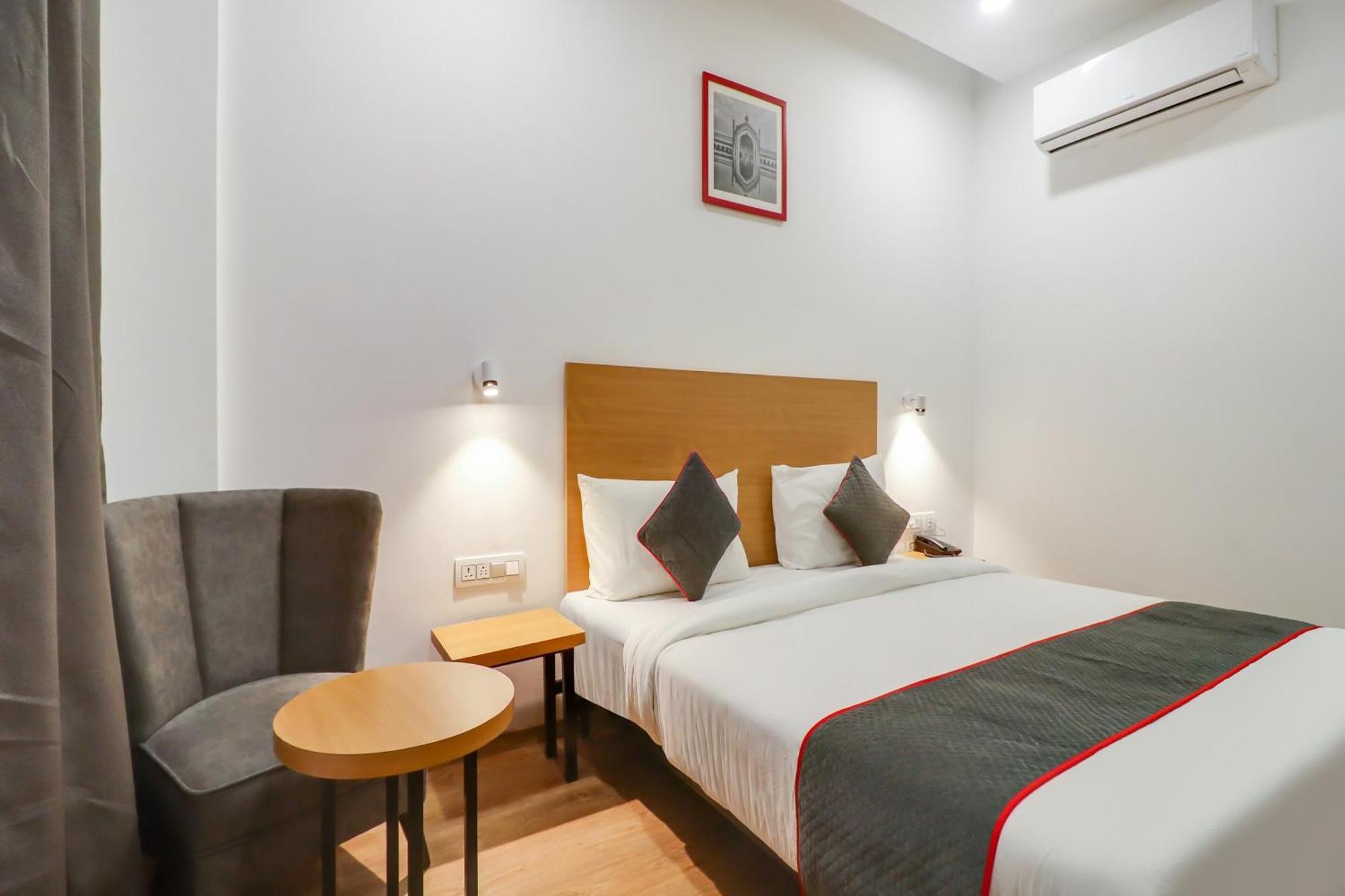 Super Townhouse Jashn Hotell Chinhat Exteriör bild