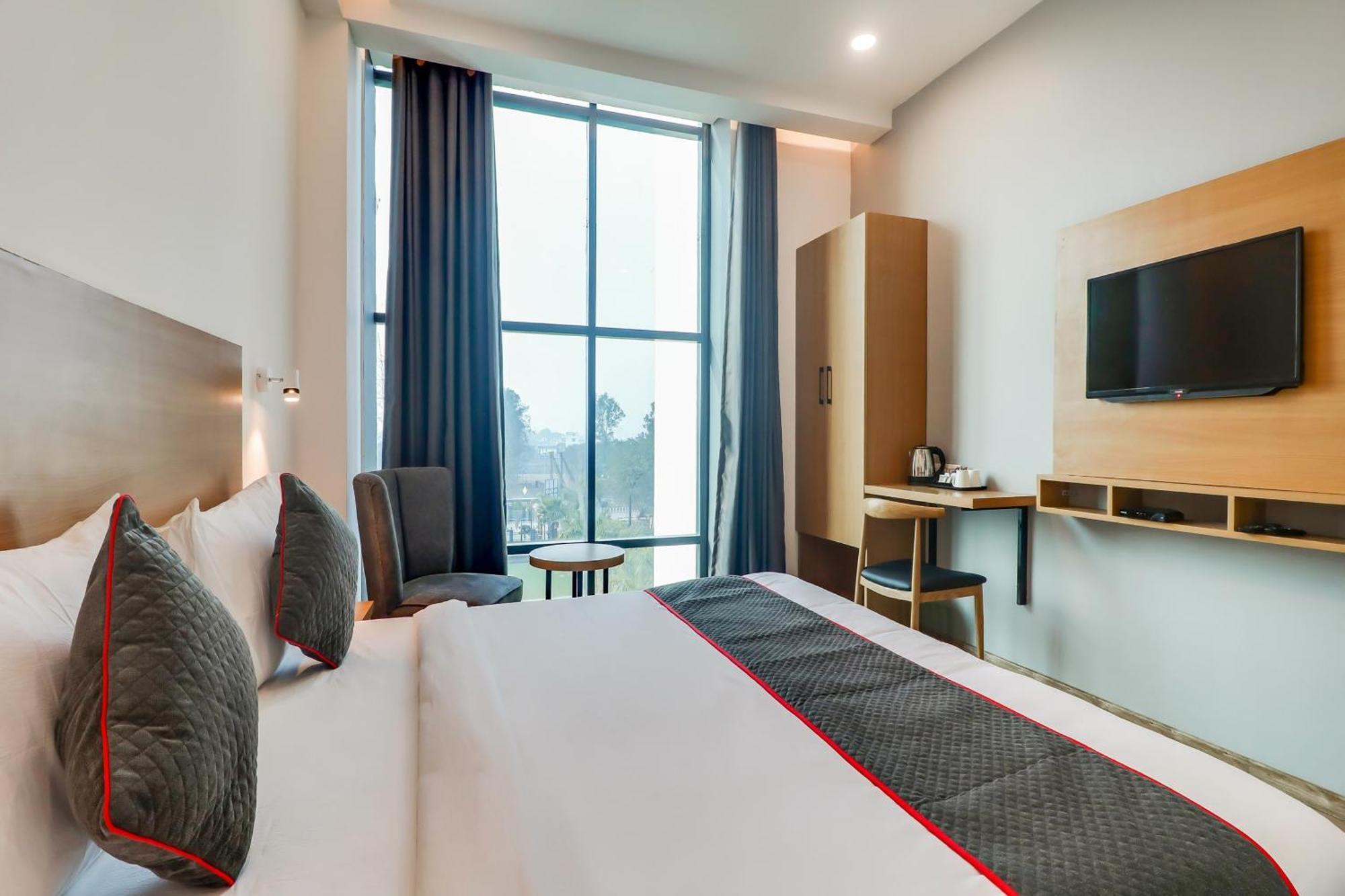 Super Townhouse Jashn Hotell Chinhat Exteriör bild