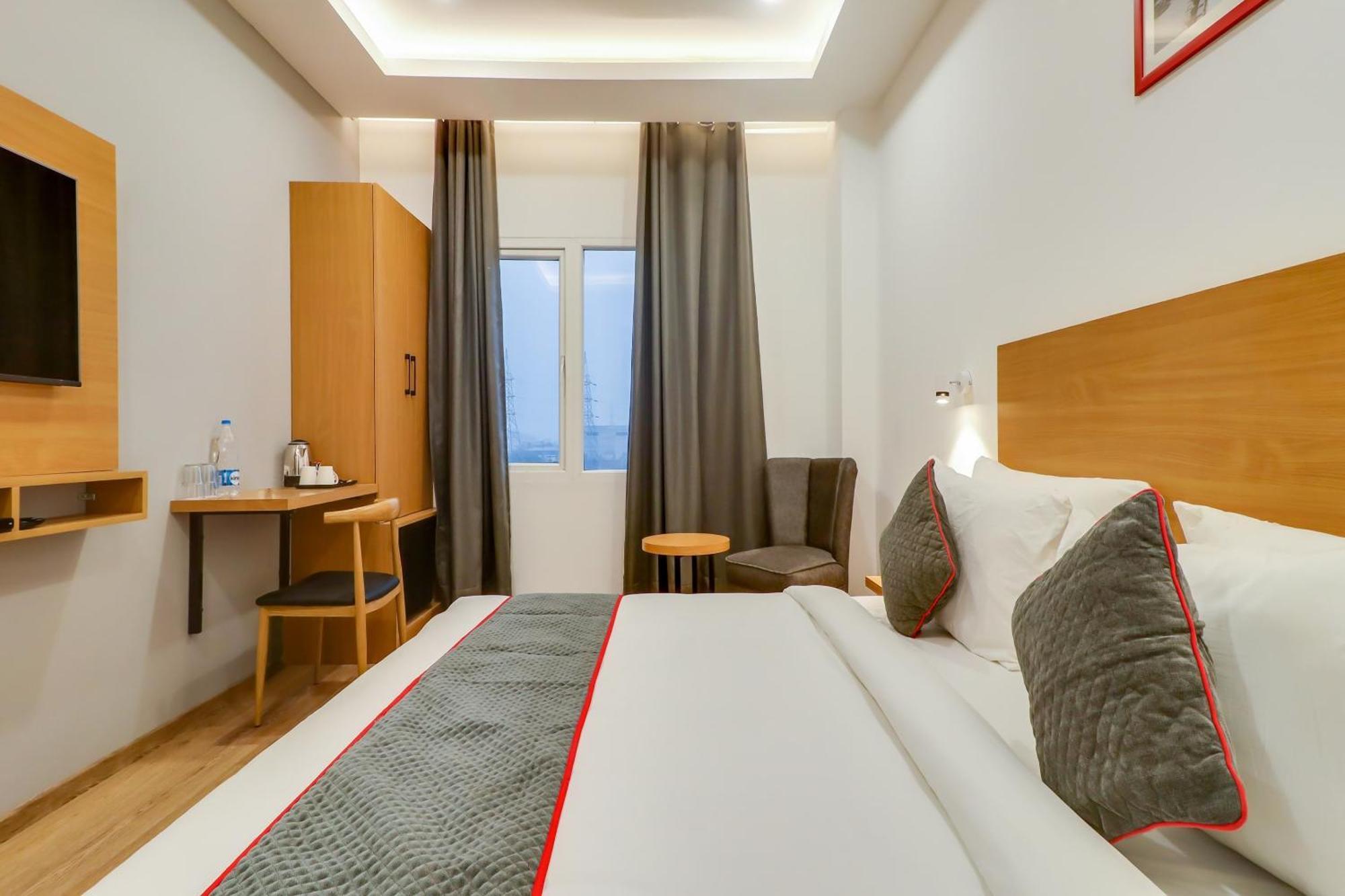 Super Townhouse Jashn Hotell Chinhat Exteriör bild