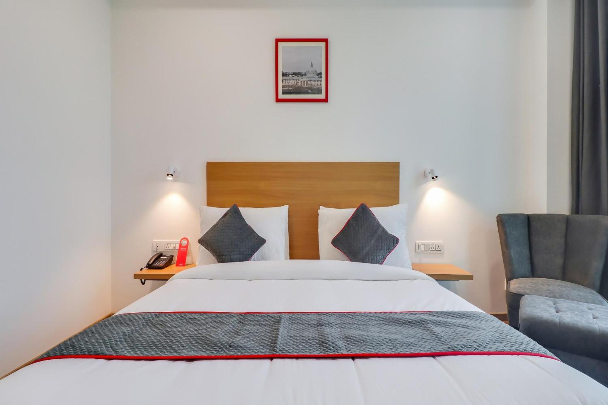 Super Townhouse Jashn Hotell Chinhat Exteriör bild