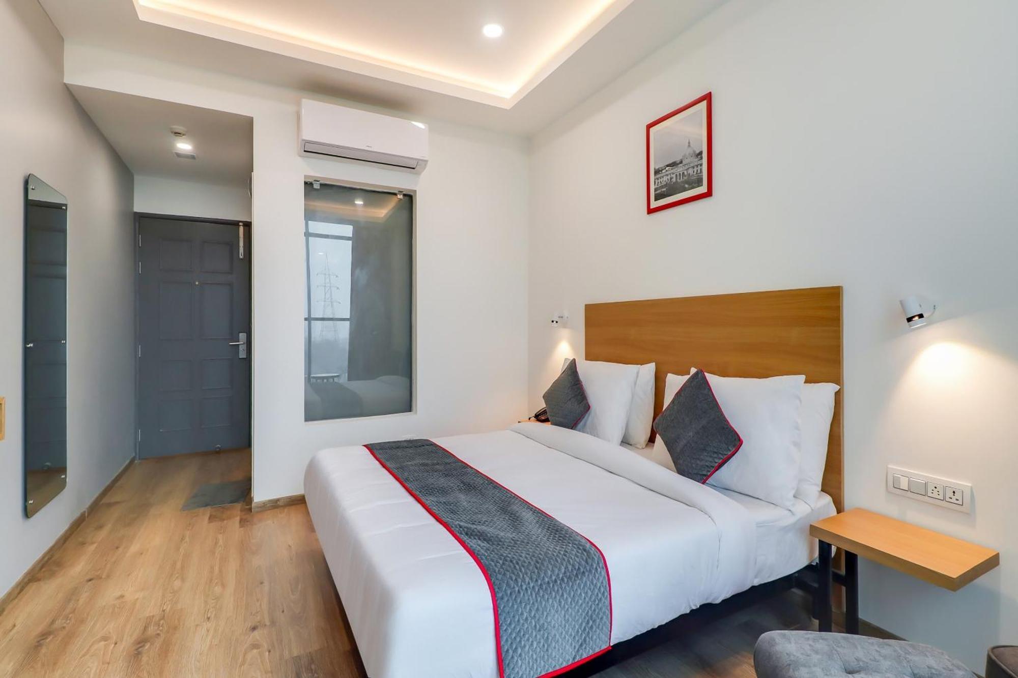 Super Townhouse Jashn Hotell Chinhat Exteriör bild
