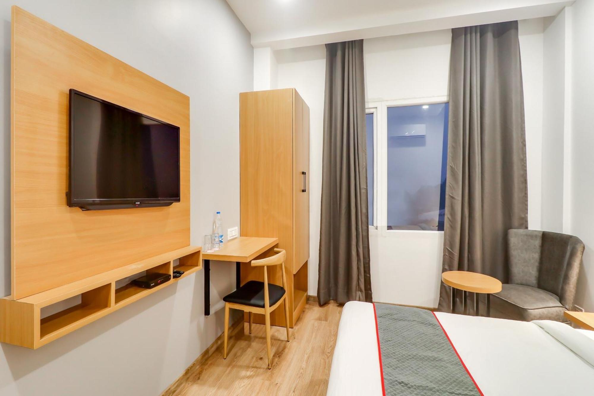 Super Townhouse Jashn Hotell Chinhat Exteriör bild