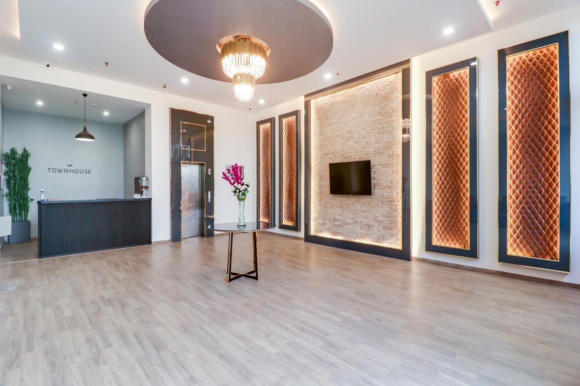 Super Townhouse Jashn Hotell Chinhat Exteriör bild