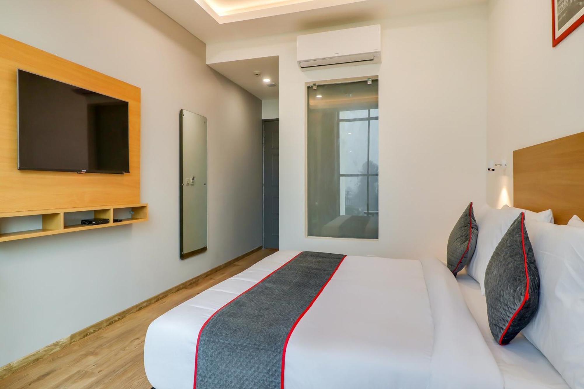 Super Townhouse Jashn Hotell Chinhat Exteriör bild