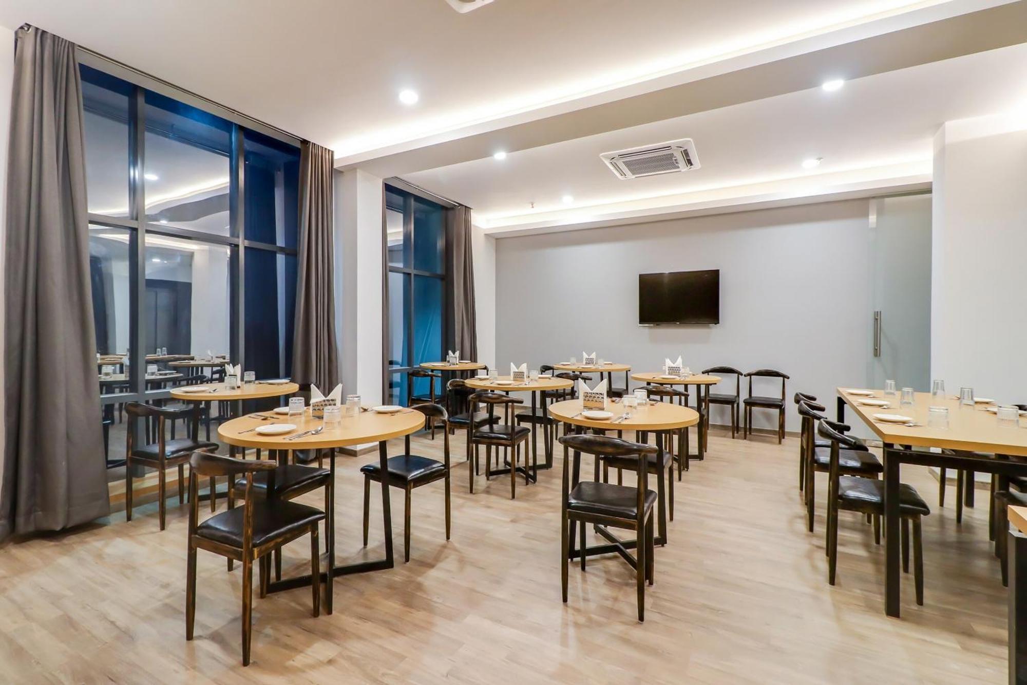 Super Townhouse Jashn Hotell Chinhat Exteriör bild