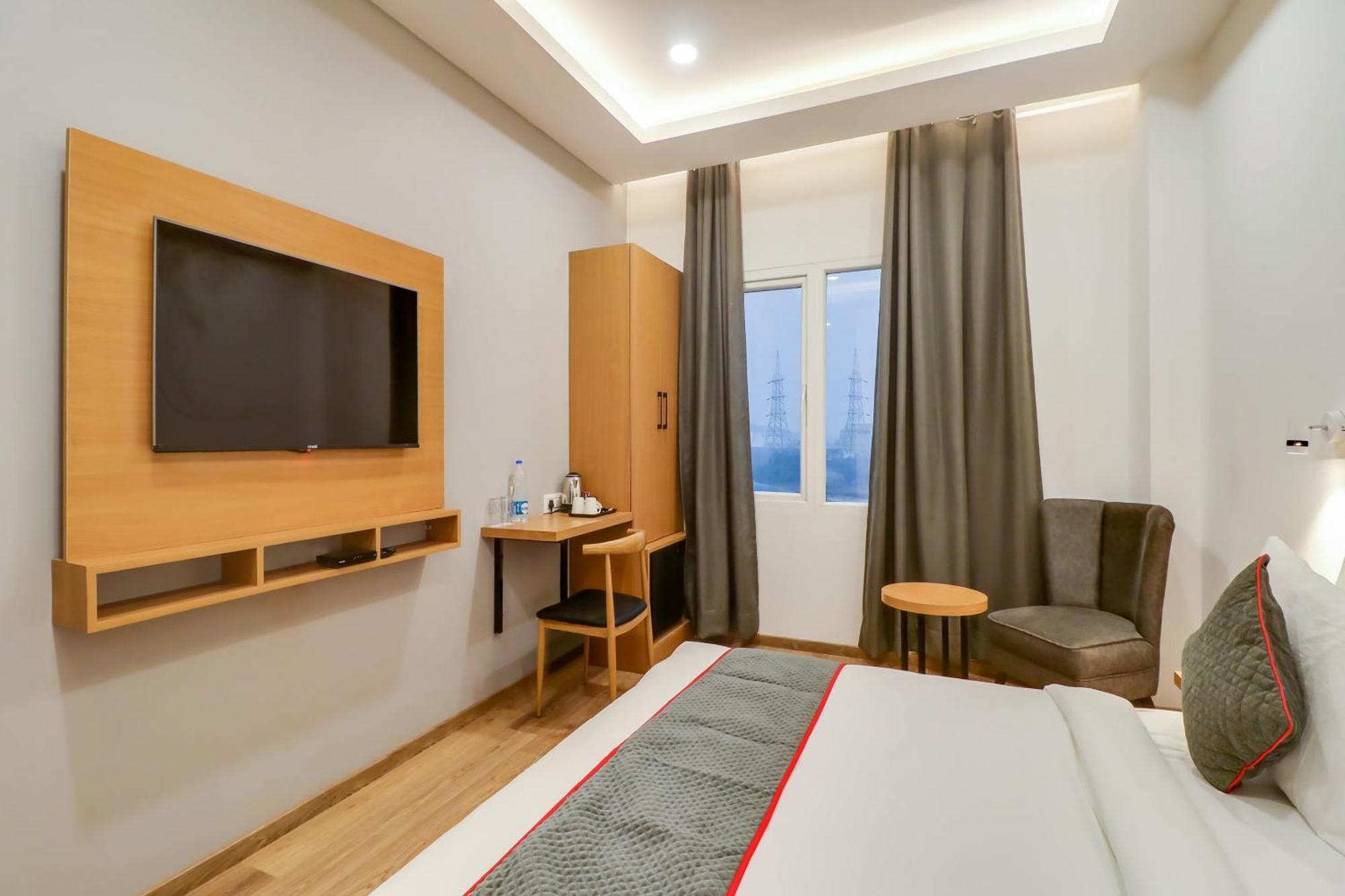 Super Townhouse Jashn Hotell Chinhat Exteriör bild
