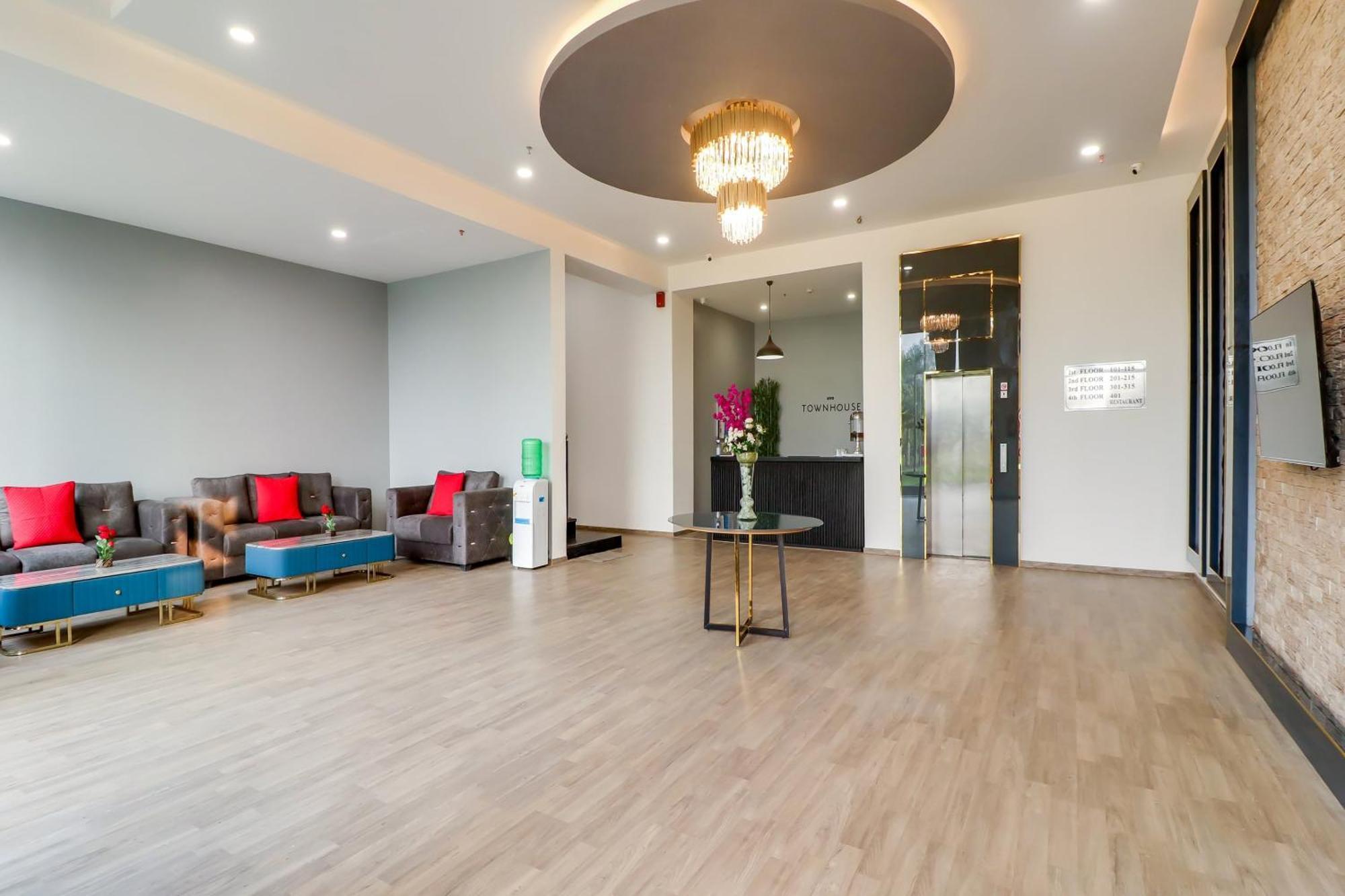 Super Townhouse Jashn Hotell Chinhat Exteriör bild