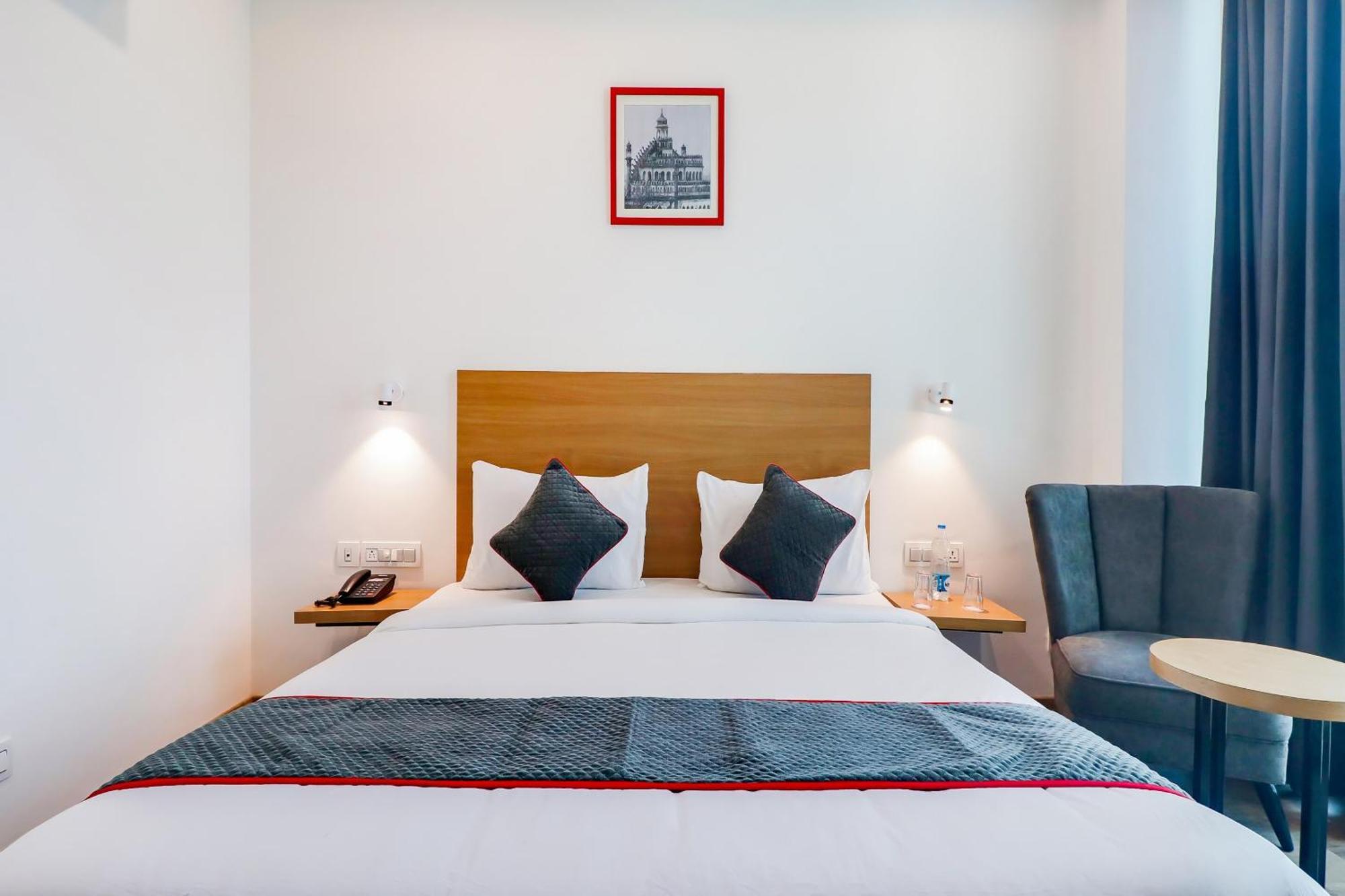 Super Townhouse Jashn Hotell Chinhat Exteriör bild