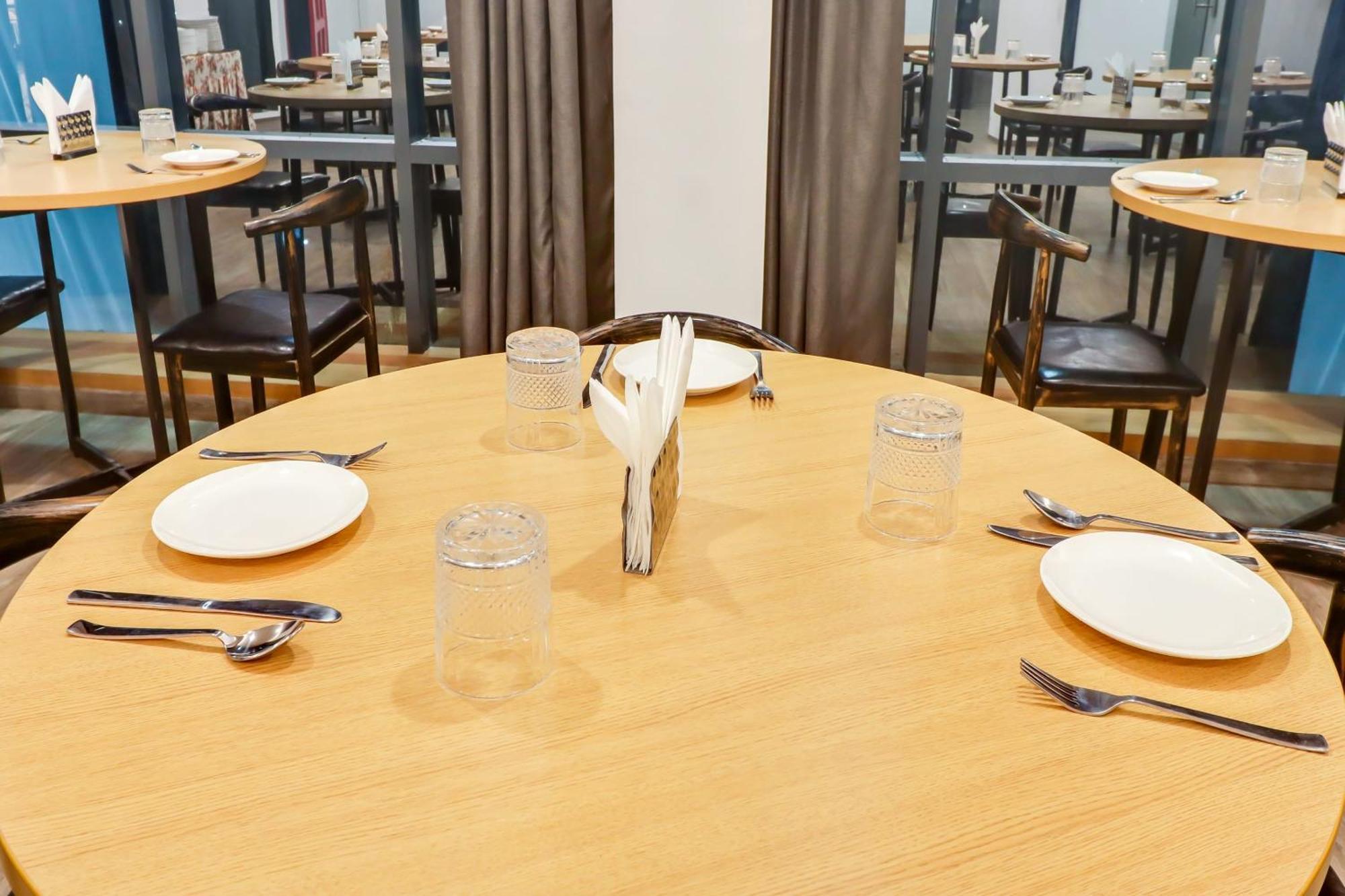 Super Townhouse Jashn Hotell Chinhat Exteriör bild