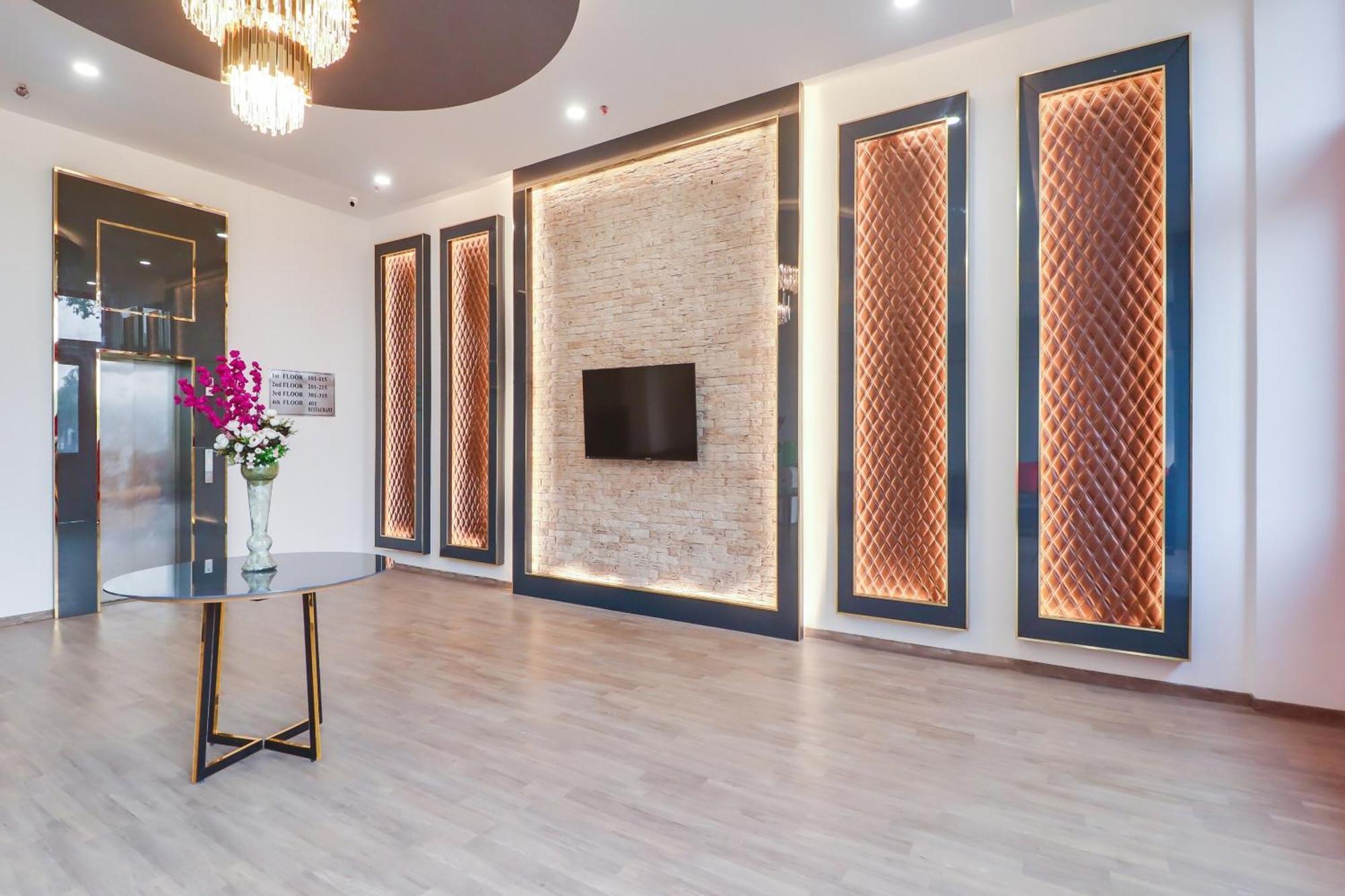 Super Townhouse Jashn Hotell Chinhat Exteriör bild