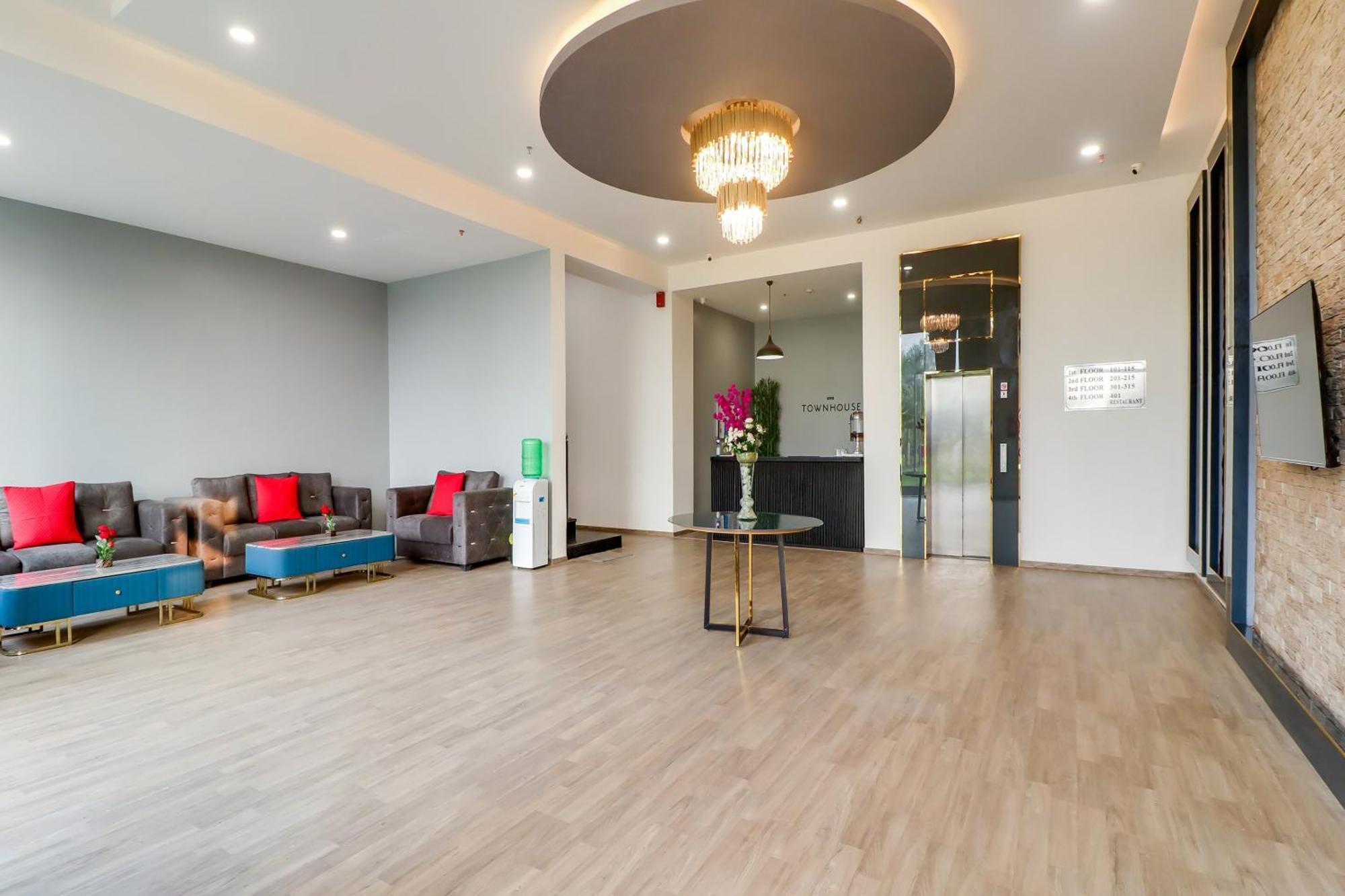 Super Townhouse Jashn Hotell Chinhat Exteriör bild