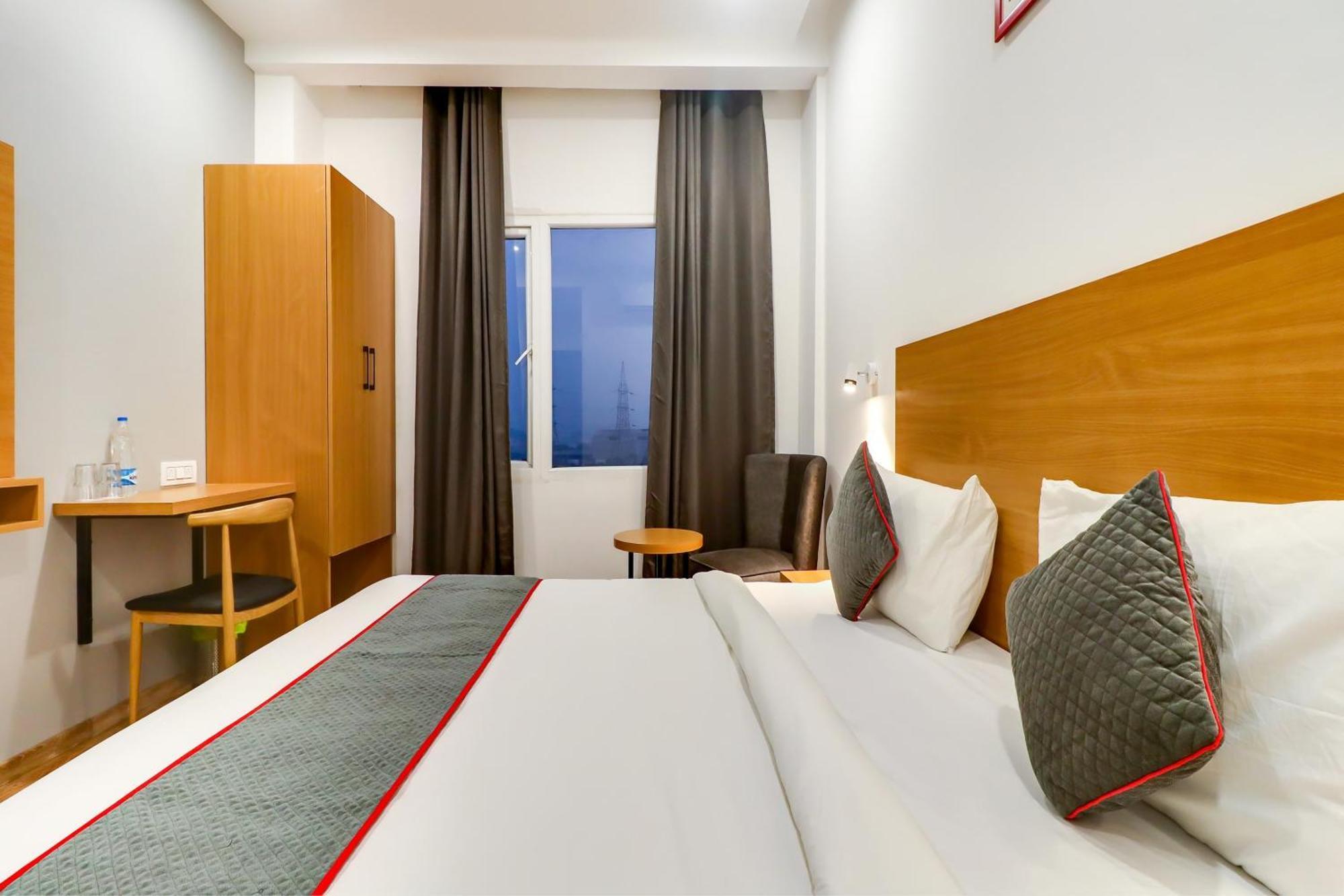 Super Townhouse Jashn Hotell Chinhat Exteriör bild