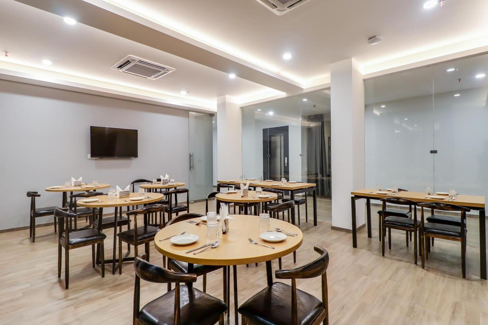 Super Townhouse Jashn Hotell Chinhat Exteriör bild